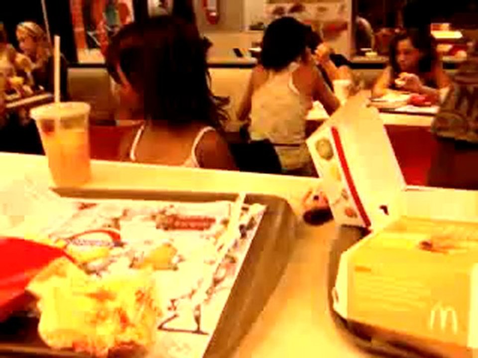 eu  tu e maria e josé no mc'donalds 1