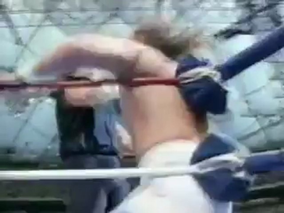 WWE-Universal.Fr - Undertaker vs Jake Roberts ( Wrestlemania VIII )