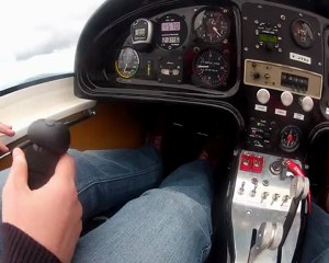 Premier cours de pilotage de Mireille     Avion sparviero