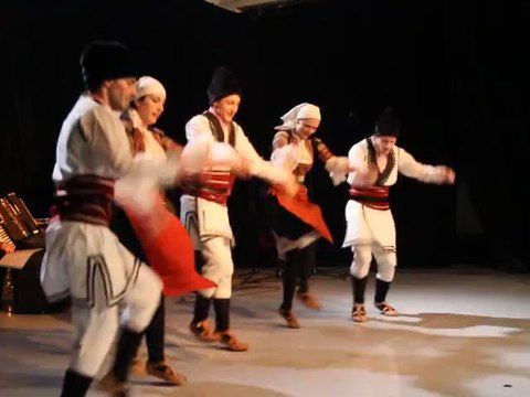 Ensemble de danses de Bulgarie Piperki - Suite Bulgare du Nord (MVI_7729)