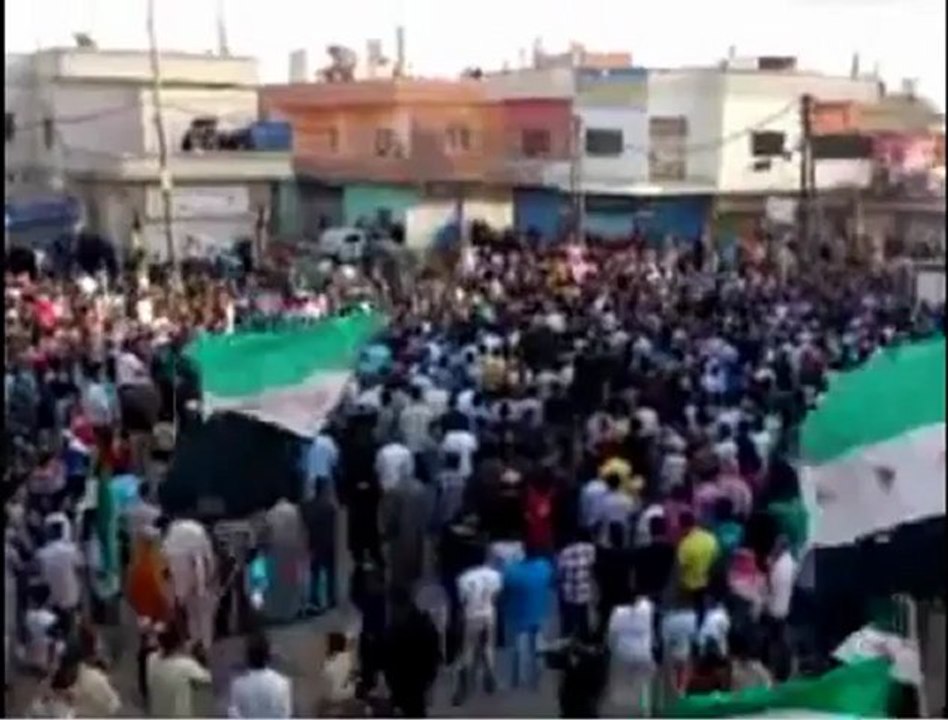 فري برس داعل درعا تشييع الشهيد محمد قاسم الشحادات الذي استهدفته عصابات الغدر الاسدية  8 4 2012