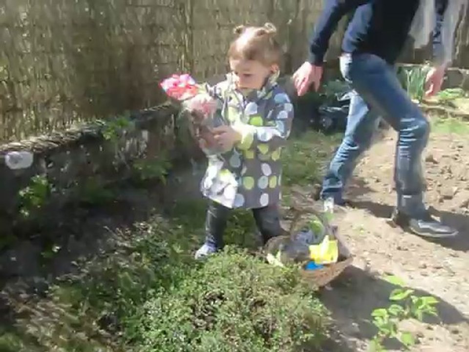 chasse aux oeufs 2012 21mois