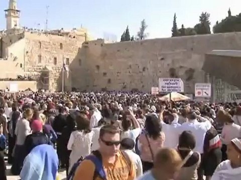 Passover prayers at Western Wall