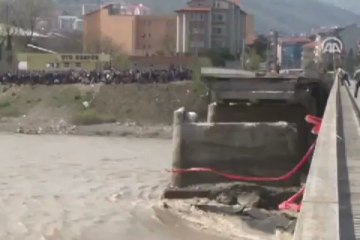 KÖprüde yeni çökme