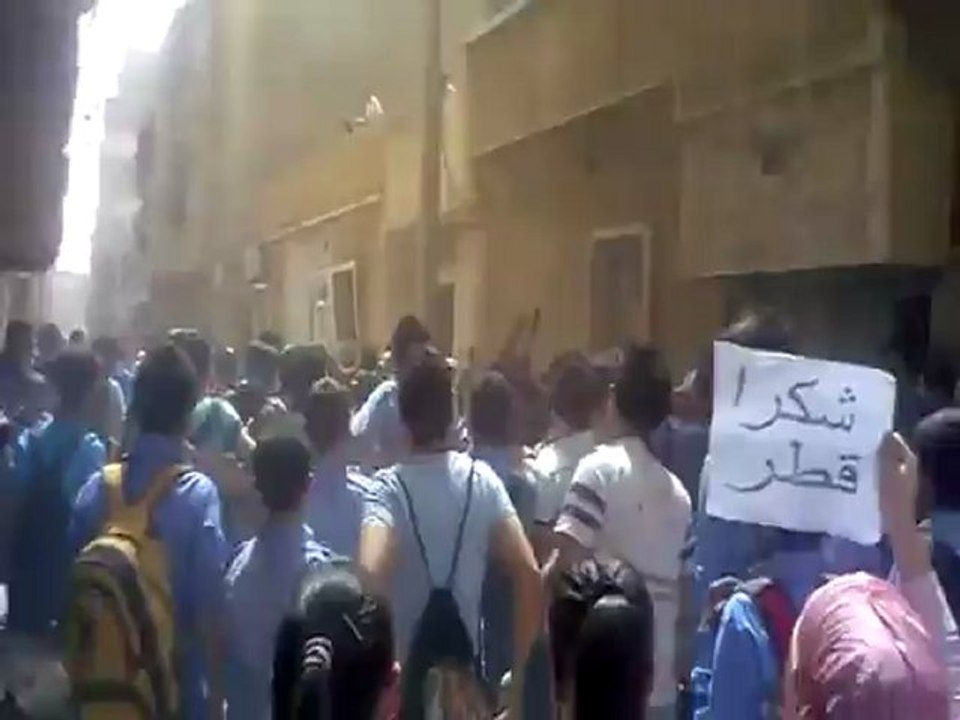 فري برس  ديرالزور مظاهرة مدرسة المتفوقين 9 4 2012