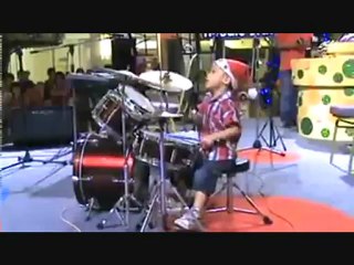 Batteur précoce et tout sourire