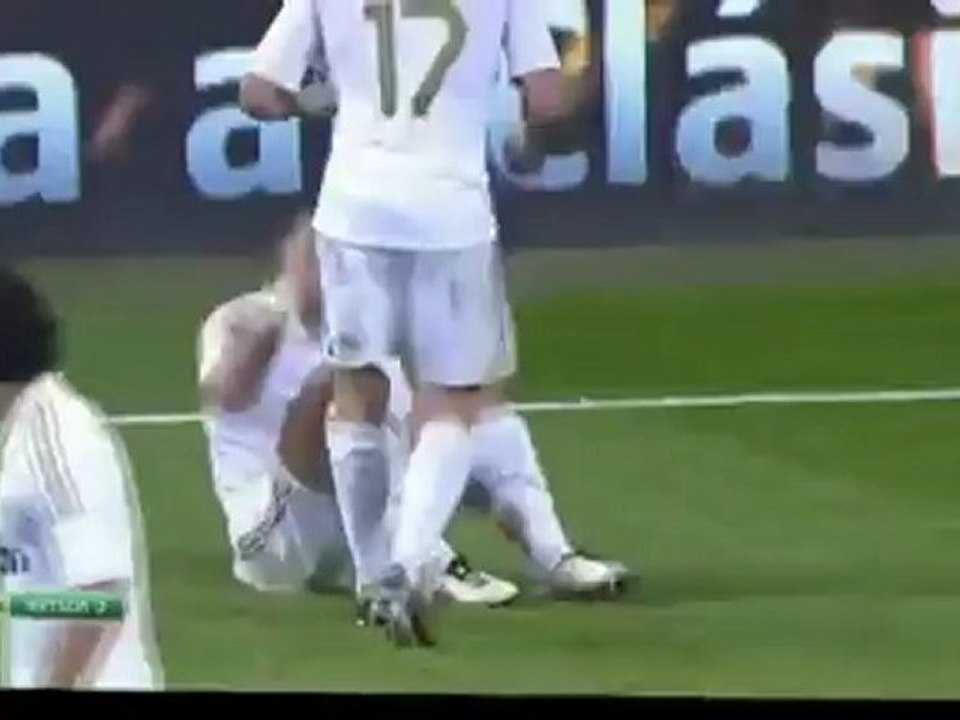 Pepe et Arbeloa s'embrouillent contre Valence (08.04.2012)