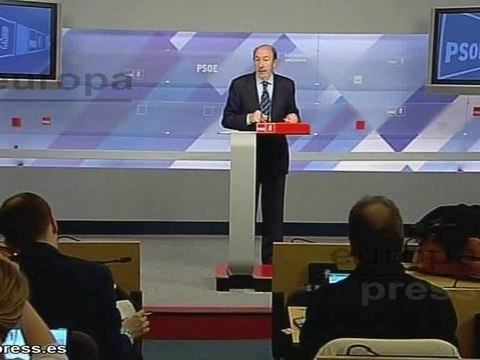 Rubalcaba tacha a De Guindos de mentiroso