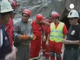 Peru government calls for help to free trapped miners