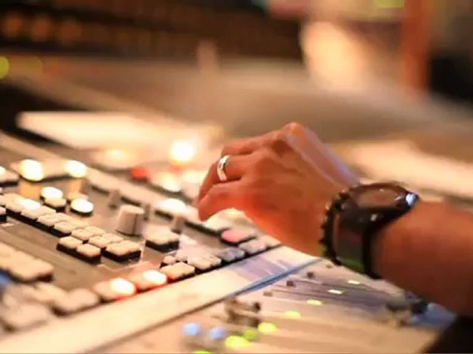 Under The Mistletoe Webisode - Usher and Justin in the Studio (The Christmas Song - Chestnuts) - YouTube