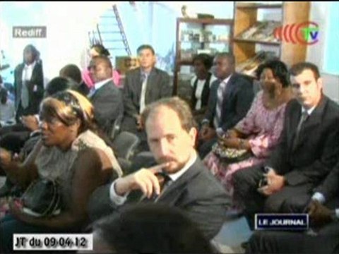 Séance de dédicaces du livre « Une enfant de Poto-Poto » d’Henri Lopes