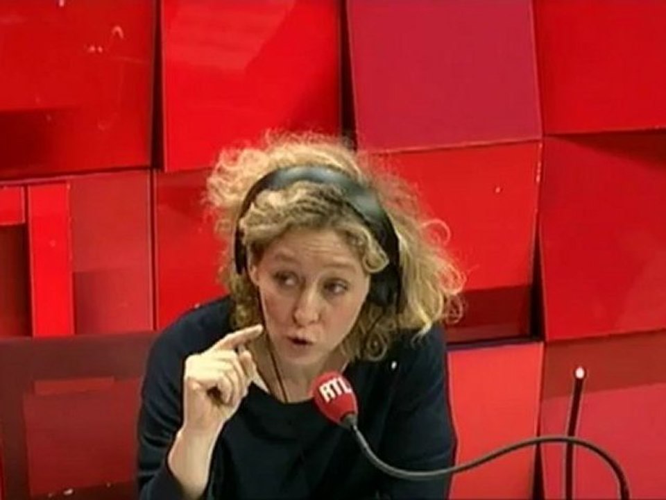 "Les Carnets d'Alba" : Marine Le Pen ne mentionne plus la sortie de l'euro