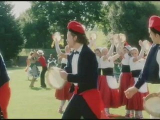 ENSEMBLE NOUS ALLONS VIVRE UNE TRES, TRES GRANDE HISTOIRE D'AMOUR - Bande-annonce VF