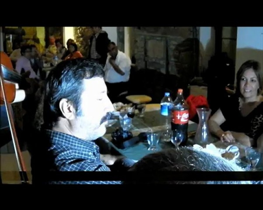 Bozcaada-Hotel Fahri'de Şarkılarla, türkülerle geceye devam VİDEO (5)