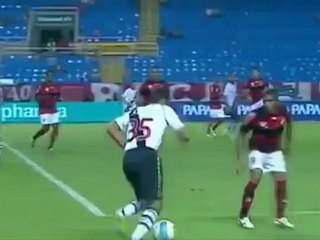 Exhibición de regates de Ronaldinho y Fellipe Bastos