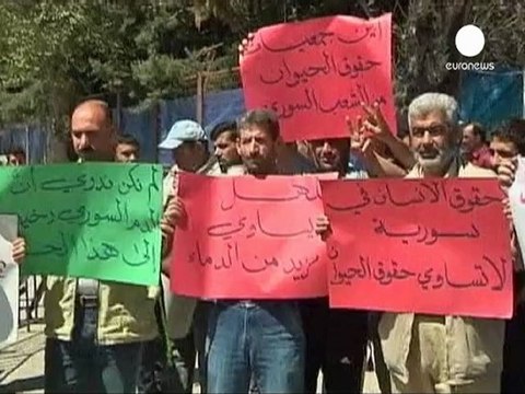 Los refugiados sirios en Turquía reclaman ayuda a la...