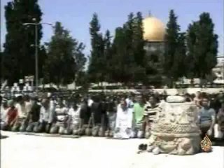 الإحتلال الإسرائيلي يمنع آلاف الفلسطينين من أداء صلاة الجمعة