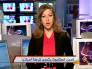 الرجل العنكبوت يتحدى شرطة أسبانيا