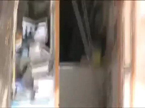 فري برس حمص هااام أثار القصف العنييف على منازل المدنيين في حي الخالدية 10 4 20012