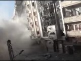فري برس حمص القرابيص دبابة تقصف برج وينهار بالكامل شاهد من يقصف ويدمر حمص  هاااااااام جدا للقنوات 10 4 2012