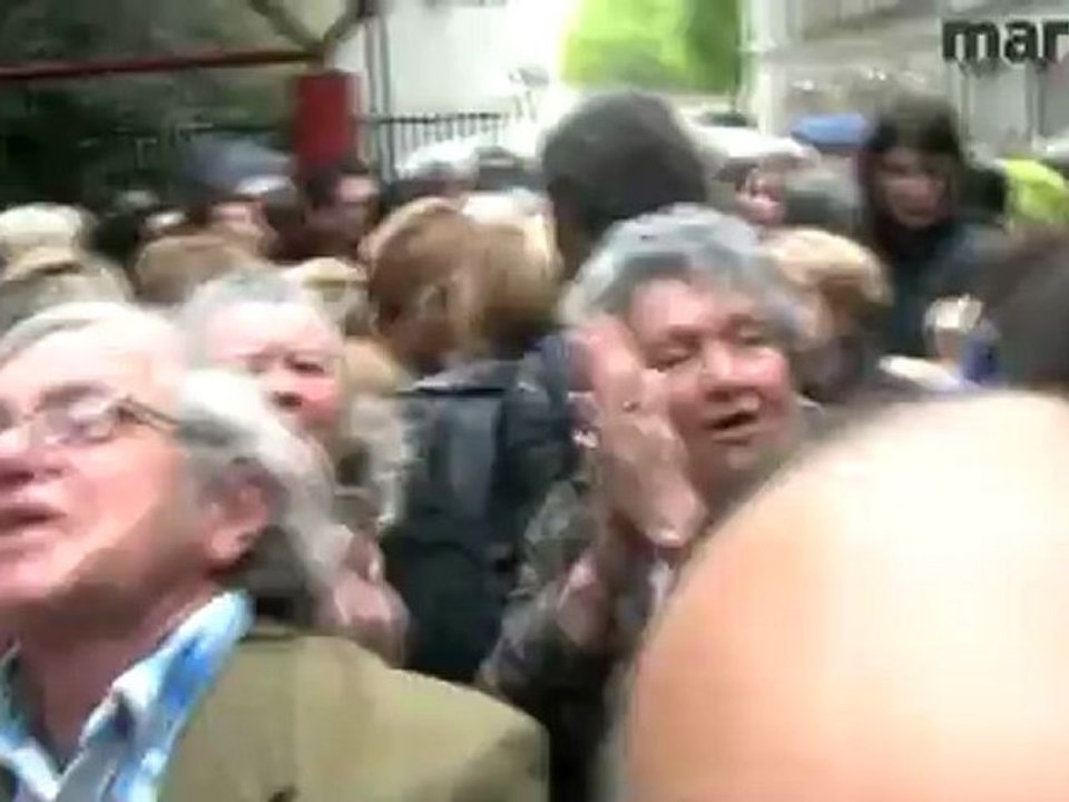 Ils manifestent devant le tribunal de grande instance pour soutenir le Grand conseil de la mutualité