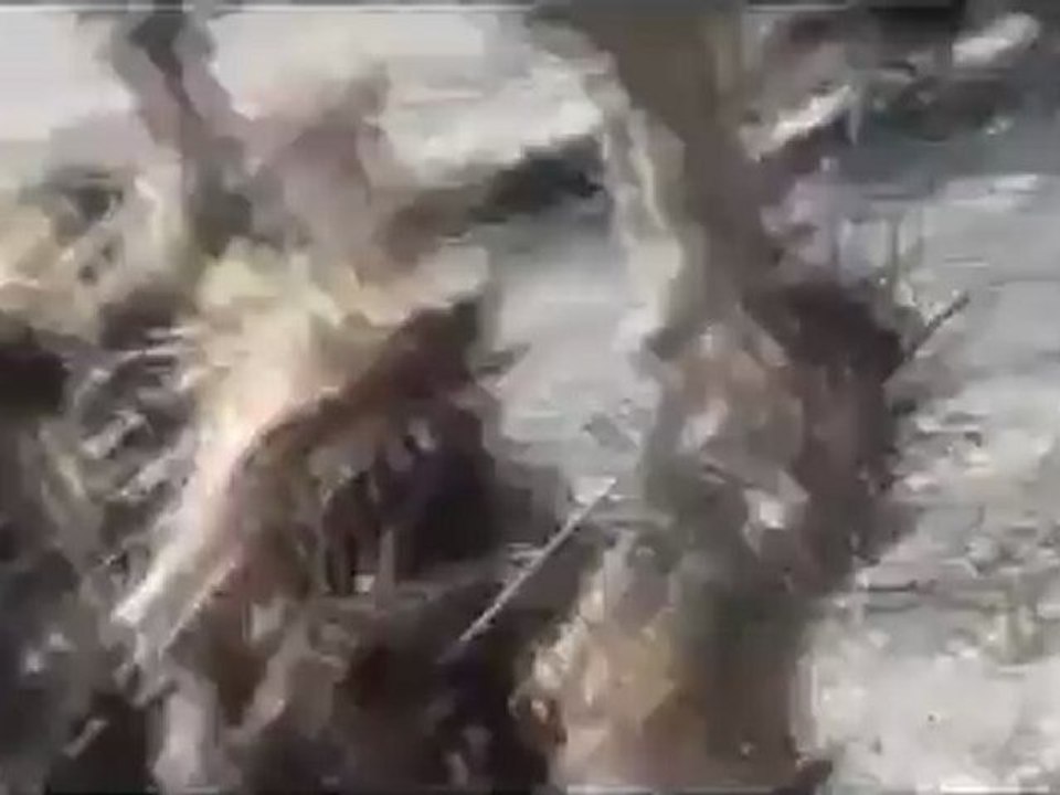 فري برس حمص القرابيص الدبابات تقصف مباشرة 10 4 2012