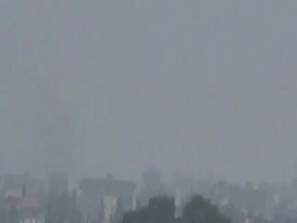 فري برس حمص قصف عنيف على كافة احياء حمص 10 4 2012 ج1