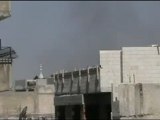 فري برس إستمرارالقصف الصاروخي العنيف جدا وتصاعد الدخان من منازل المدنين حمص حي الخالدية 10 4 2012
