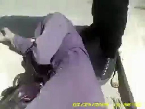 فري برس حلب تجمع احرار جامعة حلب كلية الاداب اطلاق قنابل مسيلة لدموع10 4 2012 ج3