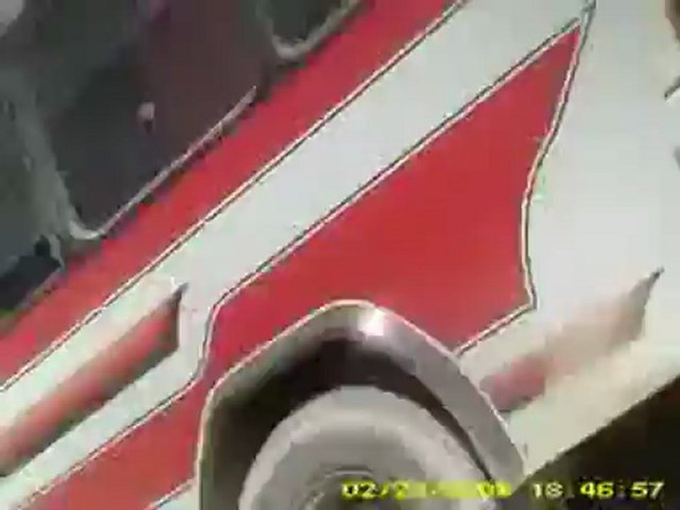 فري برس حلب تجمع احرار جامعة حلب   كلية الاداب  اطلاق قنابل مسيلة لدموع10 4 2012 ج2