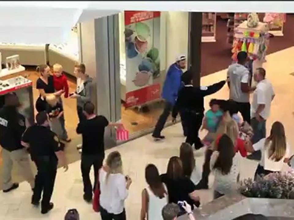 Il se fait passer pour une célébrité et ça marche