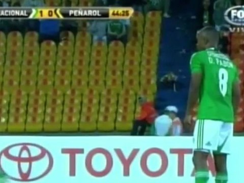 Un coup franc surpuissant fabuleux