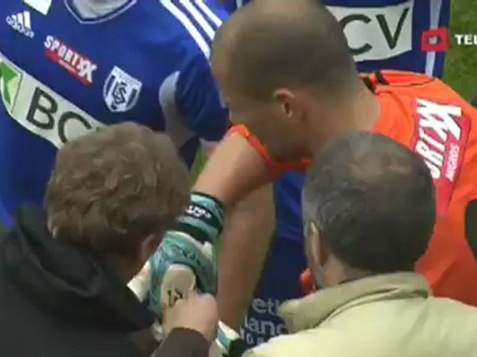 Foot : le gardien de Lausanne se casse le petit doigt !