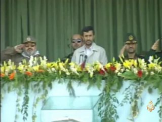 الجيش الإيراني يكشف في عرض عسكري عن صاروخ يبلغ مداه 1800كم