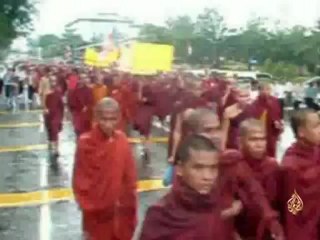 استمرار مسيرات الرهبان والمواطنون في ميانمار لليوم السابع