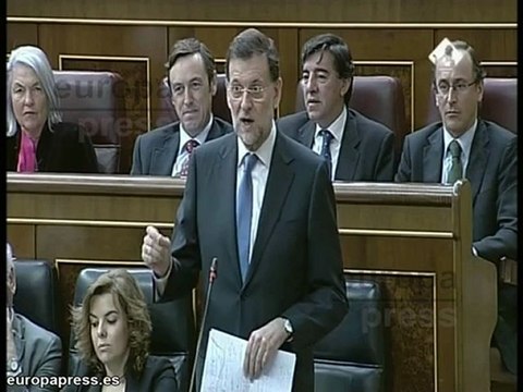 Rubalcaba pide diálogo a PP y Rajoy recuerda el pasado