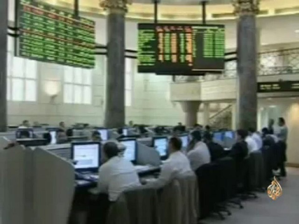 الدولار الأمريكي يواصل تراجعه أمام العملات الرئيسية