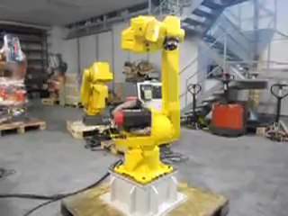 Robot usato Fanuc Arc Mate 120 in fase di revisione