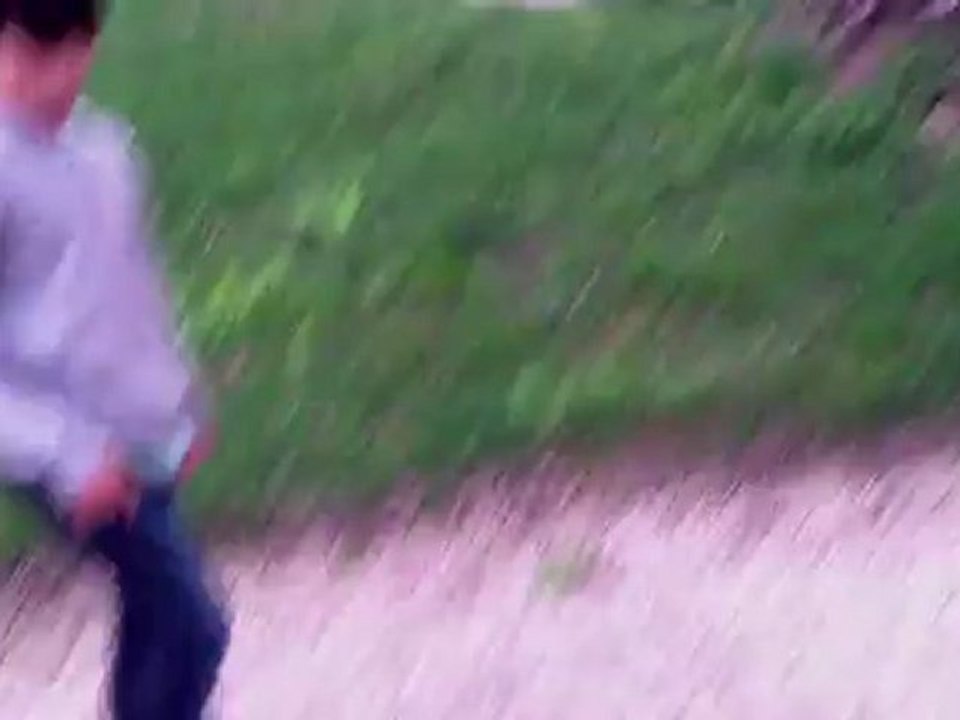 TIR AU DESSUS DE LA VOITURE