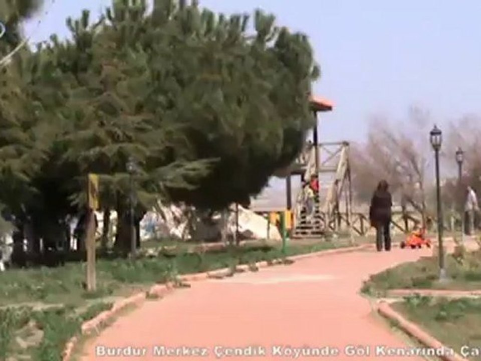 Burdur Merkez Çendik Köyünde Göl Kenarında Çay Bahçesi