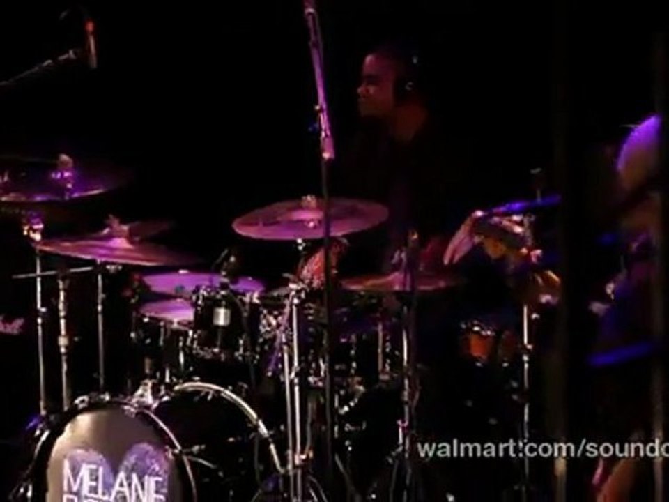 Melanie Fiona Rocks Walmart Soundcheck    The Lava Lizard