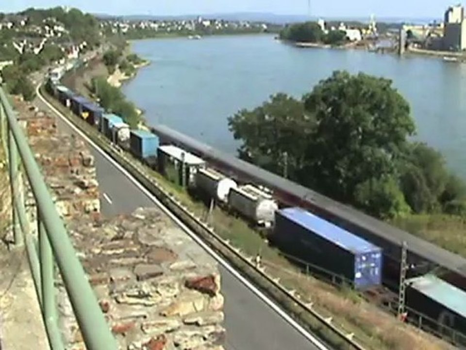 Züge beim nördlichen Ortseingang von Neuwied, BR145, 5x BR151, 3x BR185, BR143