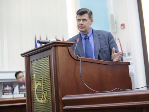 Romani sunt contrarevolutionari - Larry Watts la Universitatea din Craiova despre razboiul secret impotriva Romaniei