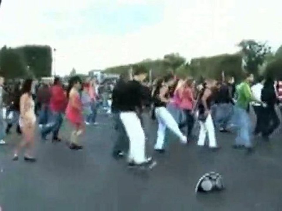 PARODIE CHOREGRAPHIE STARSHIP DE PIANOTOUCHE