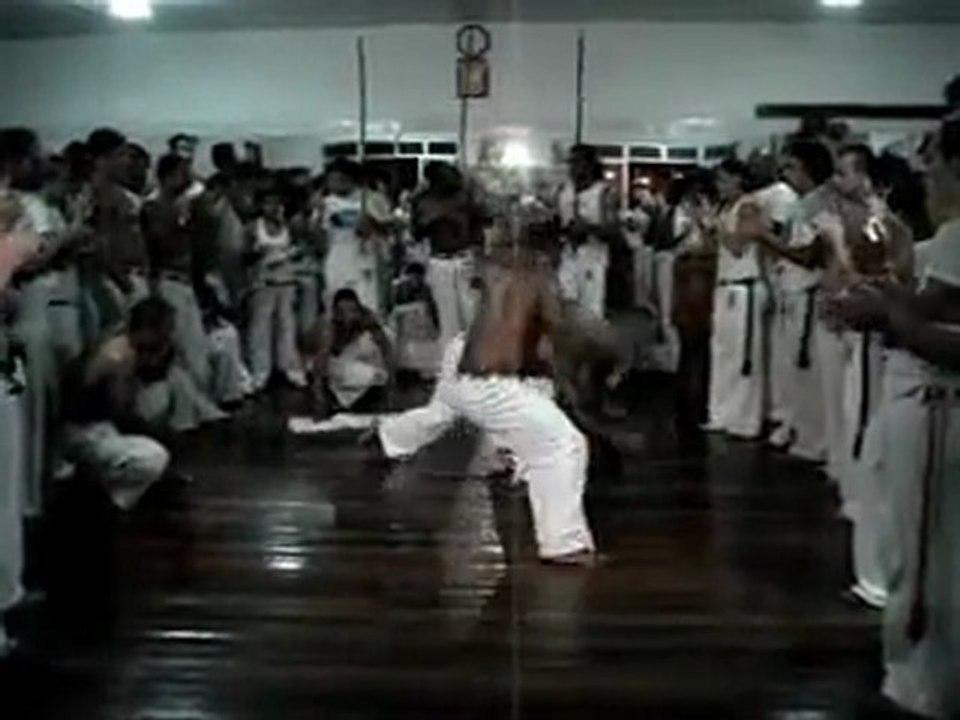 Mestre Cabeça joga mandigado com seus alunos 2009