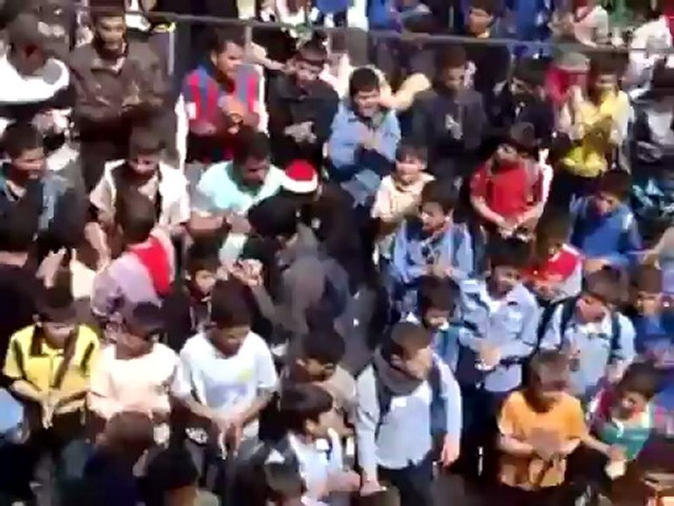 فري برس درعا طفس مظاهرة طلابية تضامنا مع المدن المنكوبة 11 4 2012