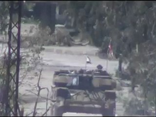 فري برس حمص لحظة القصف على حي القرابيص11 4 2012