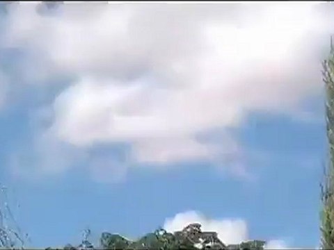 فري برس حلب طائرات حربية مقاتلة متطورة تستخدم في حالة الحرب تحلق فوق مدينة حلب 11 4 2012