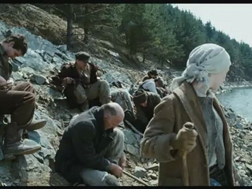 LES CHEMINS DE LA LIBERTE (A MARCHE FORCEE) - Bande-annonce VF