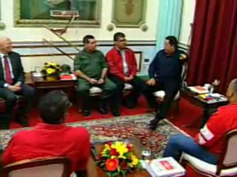 (VÍDEO) Chávez a su regreso a Miraflores Gracias al pueblo y sus mártires fracasó el plan golpista de hace 10 años 1/4